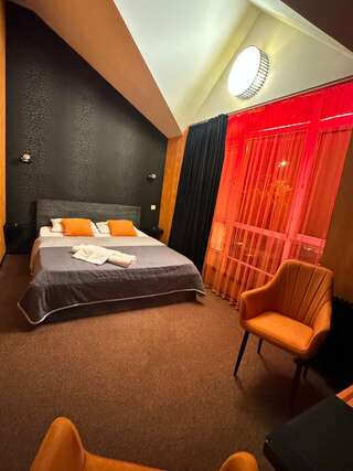 Гостиница Краски Краснодар Номер с кроватью размера «king-size»-13