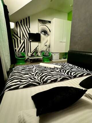 Гостиница Краски Краснодар Номер с кроватью размера «king-size»-10